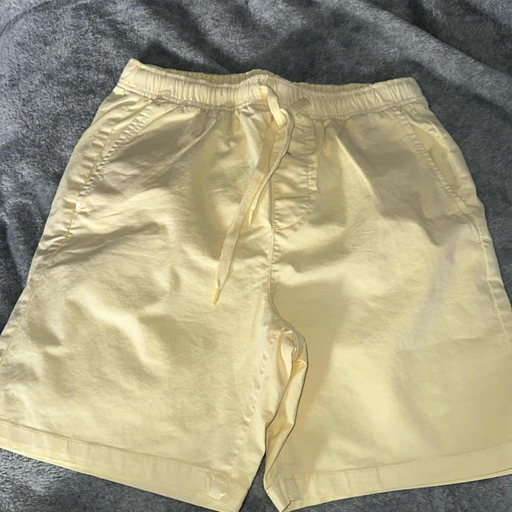 Gap Men’s 7" Easy Shorts With E-Waist, Light Yellow, NWOT